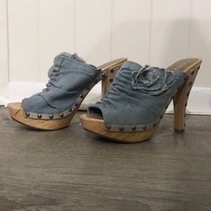 Size 7 Guess Heels